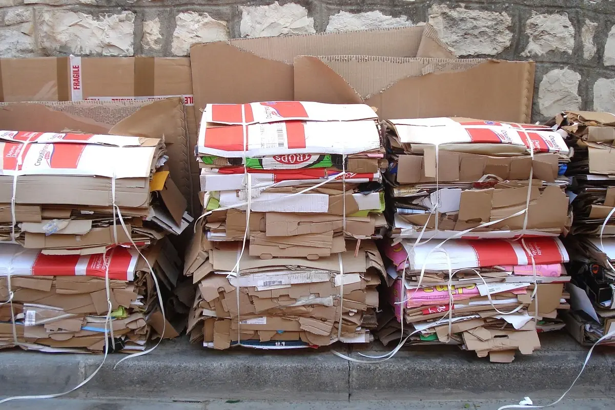 Aplicații în reciclare – PET, hârtie, carton